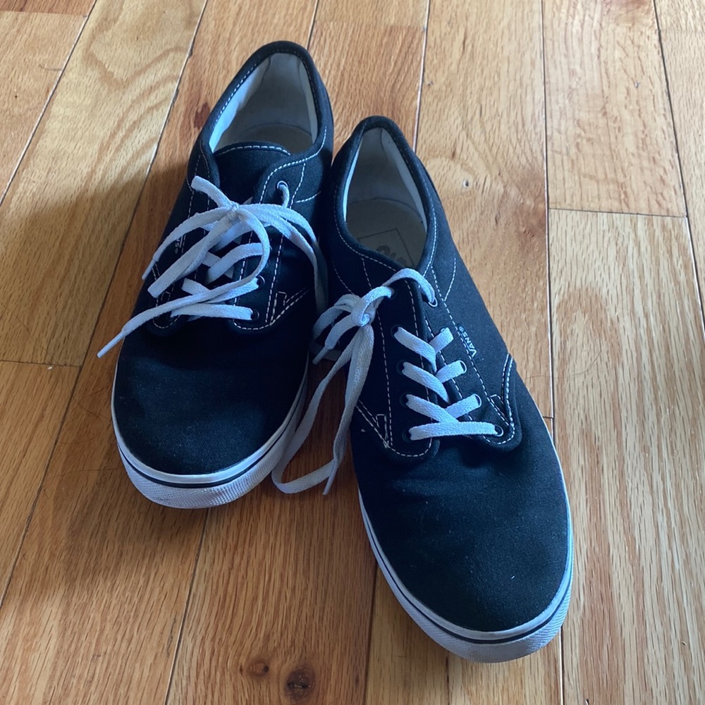 VANS Low Top Lace Sneaker